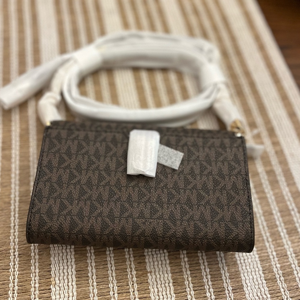Michael Kors MD MF Phone Xbody Bag - Picture 7 of 8
